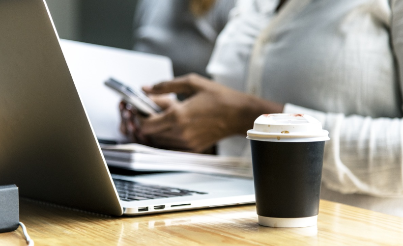 如何查找桌面更换系统选项？