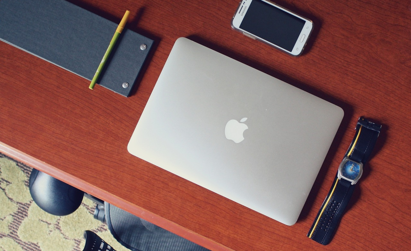 Windows 10中的小工具隐藏在何处？