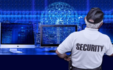 如何在Windows操作系统中定位并配置系统防火墙设置?