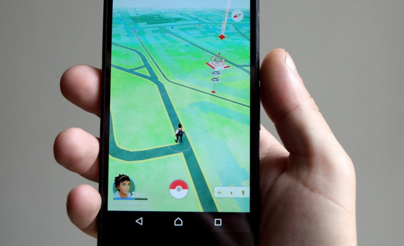 如何定位并访问我的手机相册？