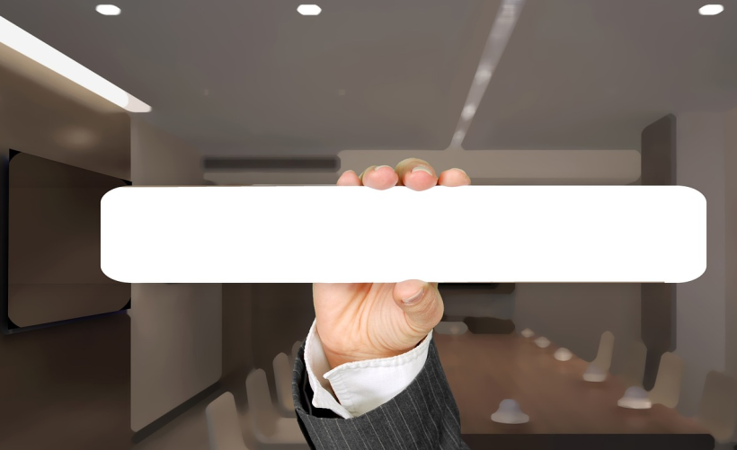 如何定位并找到电脑中的U盘备份文件？