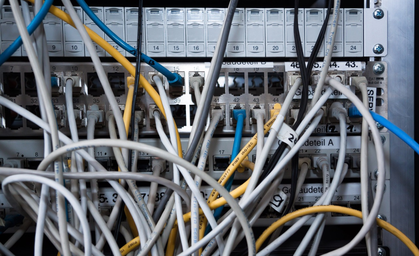 如何定位并找到电脑中的U盘备份文件？