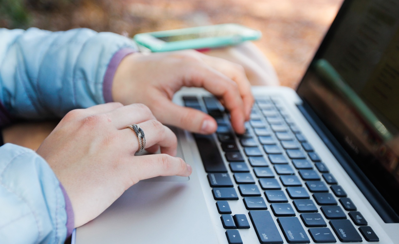 寻找笔记本键盘上的除法键，它究竟藏在哪里？