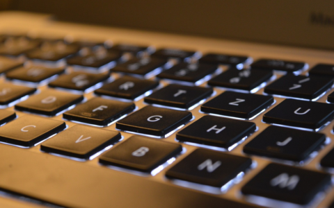 如何关闭笔记本电脑的触控板功能？