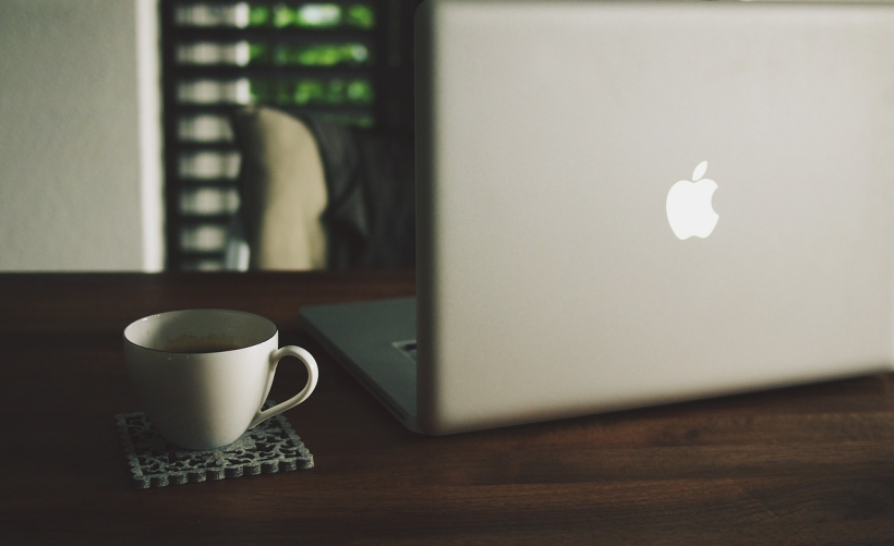 如何调整MacBook的启动时间设置？