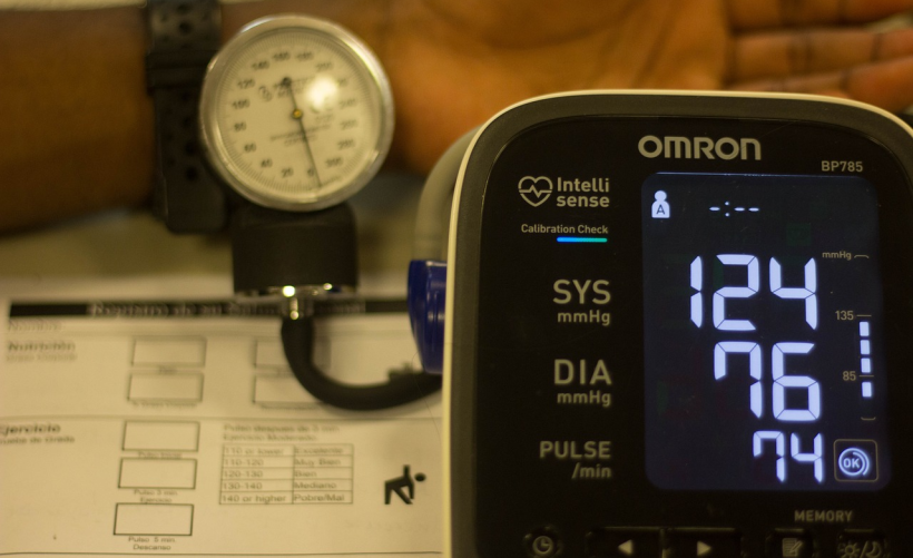 如何在Windows 10系统中配置电池设置？