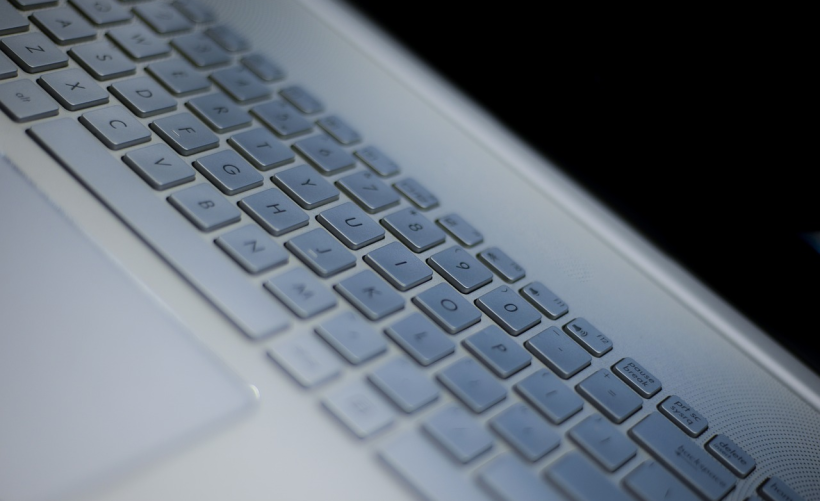 如何设置U盘通过F12键启动计算机？