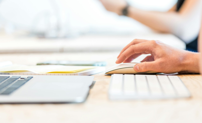 如何正确连接联想B4050鼠标？