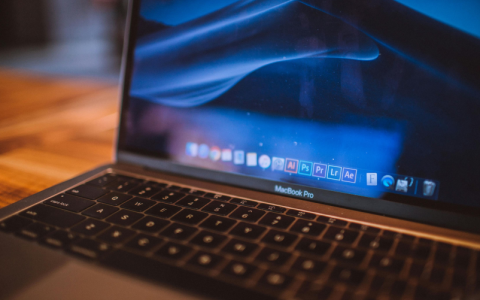 如何更改Windows 10的主题设置？