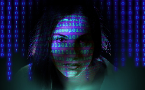 如何在手机上找到系统桌面设置？