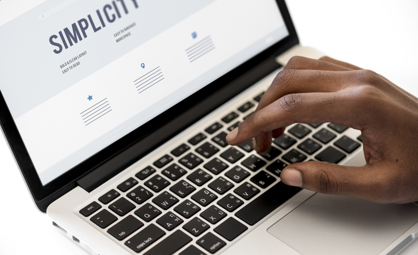 如何找到并调整电脑显示器的休眠设置？