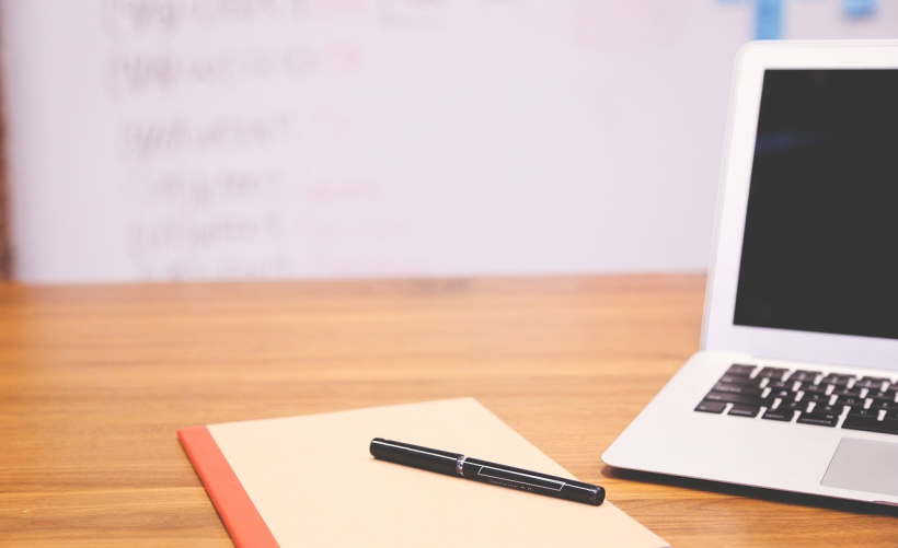 如何在电脑上启用和切换输入法？