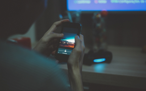 OPPO手机的手电筒功能隐藏在哪里？