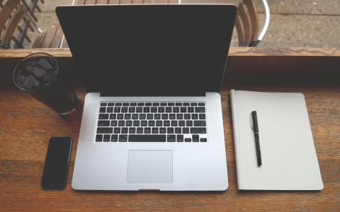 如何设置计算机的双系统启动?