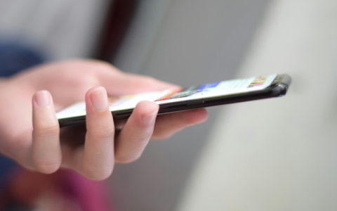 如何在手机上设置镜像功能？