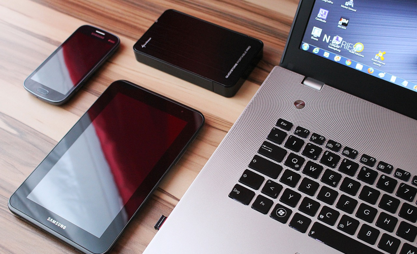 如何正确安装笔记本的固态硬盘？