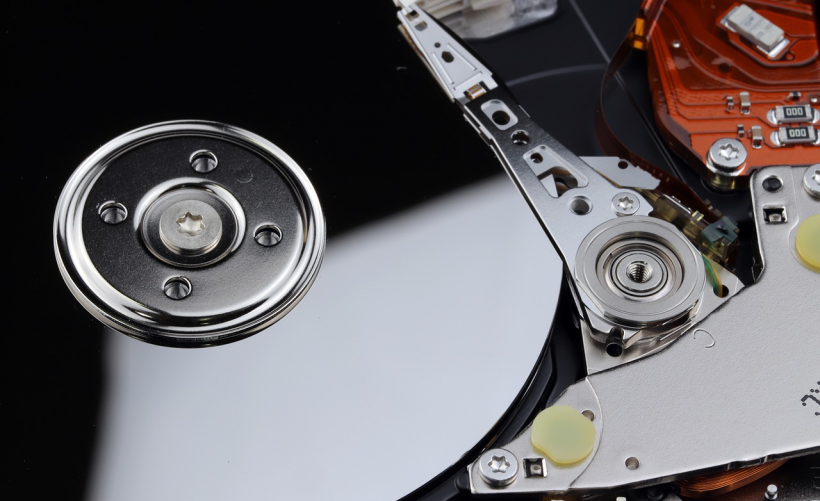 如何正确安装笔记本的固态硬盘？