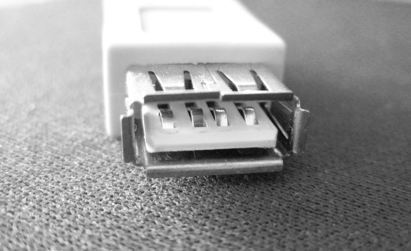 如何找到电脑的U盘USB接口？