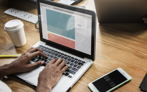 如何找到电脑上的宽带连接设置？