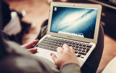 如何在国内服务器上设置CDN来避免备案？