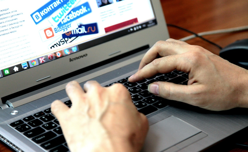 为什么自走棋游戏无法从CDN成功下载网络配置文件？