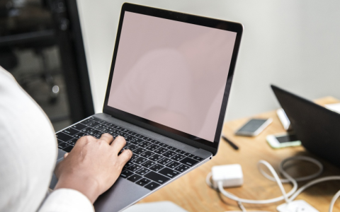 如何下载并安装U启动系统？