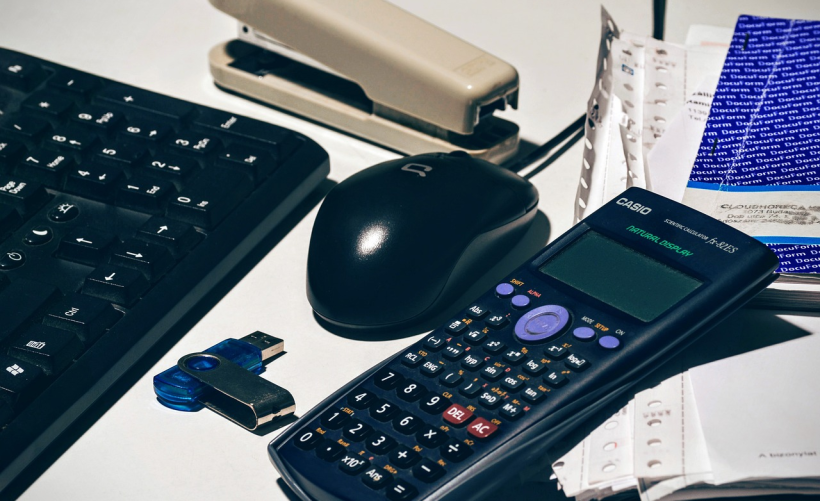 电脑声卡通常安装在哪里？