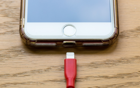 更换iPhone 9的屏幕需要花费多少钱？