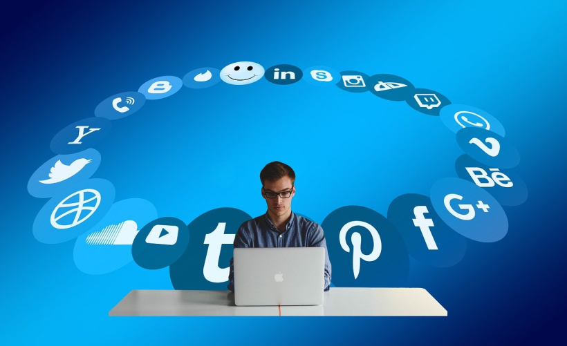 可以同时将一个域名配置到多个CDN服务上吗？