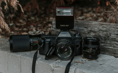 为何我的佳能7200cdn打印机警告灯持续闪烁？