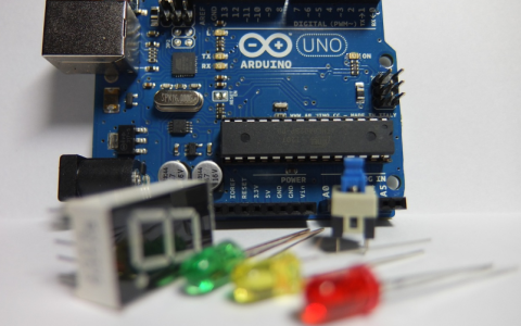 光电通彩色打印机3100CDN，这款设备是否适合我的办公需求？