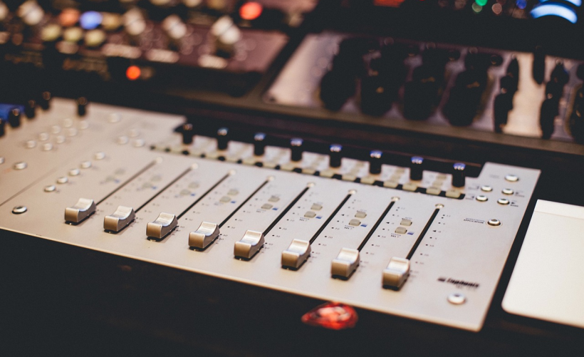 如何打开声音管理器？