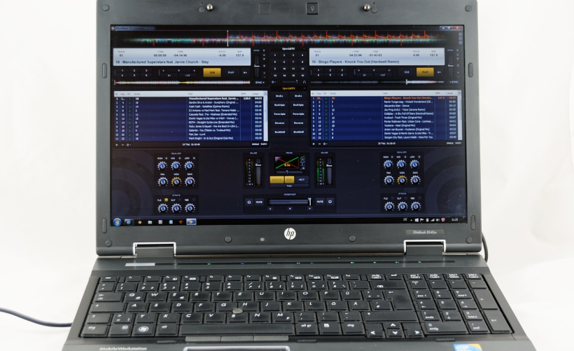 如何找到并设置开机菜单？