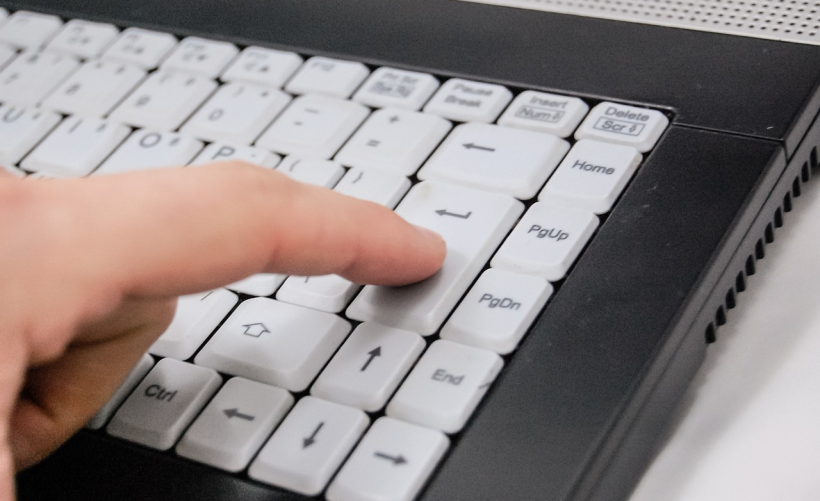 如何在笔记本电脑上调整和设置字体样式？