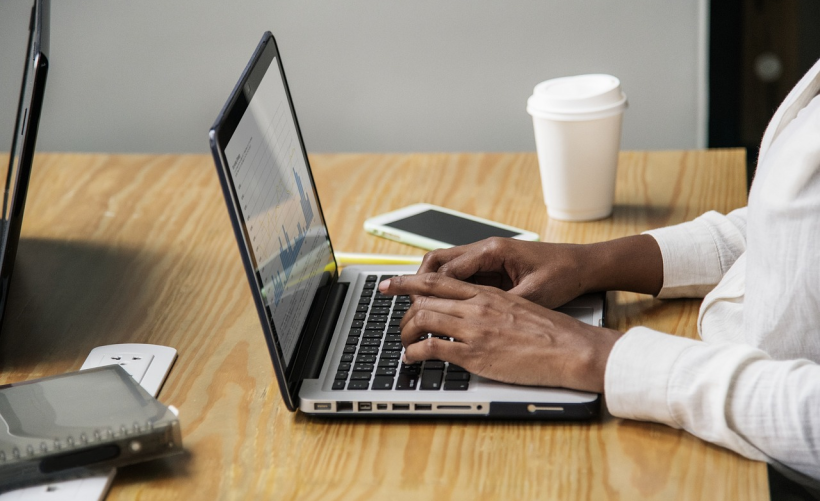 Windows 8操作系统的启动位置在何处？