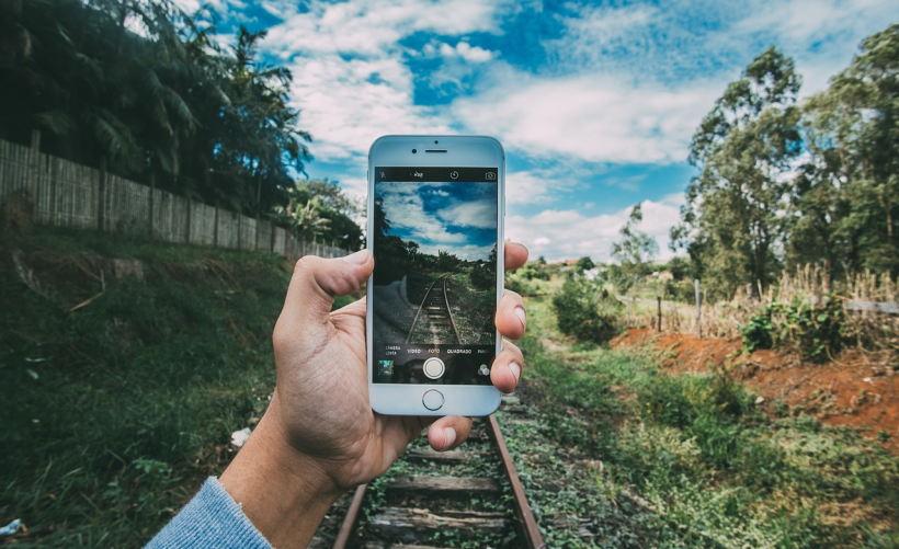如何在没有电脑的情况下使用京瓷P5018cdn打印机进行手机打印？