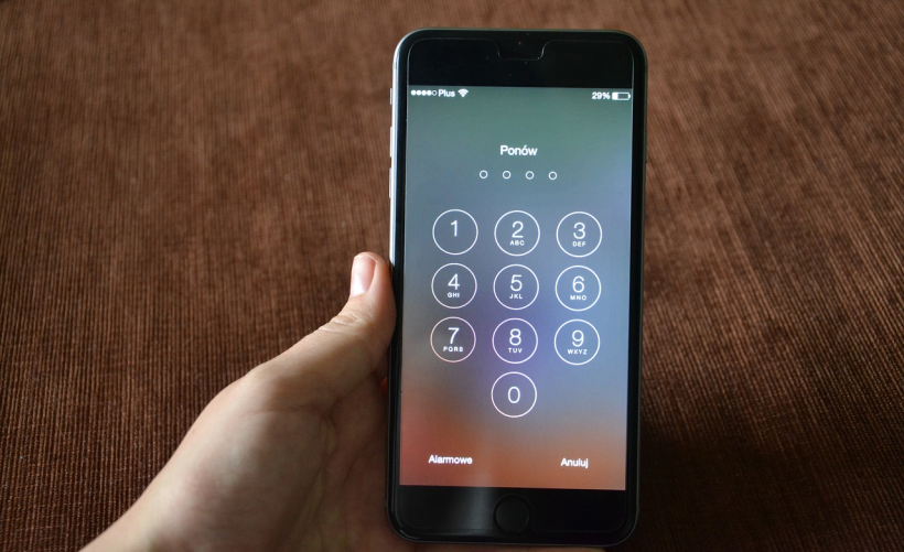 如何在没有电脑的情况下使用京瓷P5018cdn打印机进行手机打印？