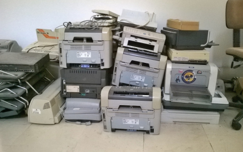 如何更换和选择适合hl3150cdn彩色打印机的墨盒？