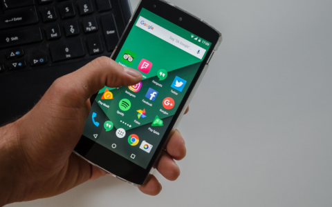 微信小程序云开发中，如何有效管理CDN资源超出的问题？