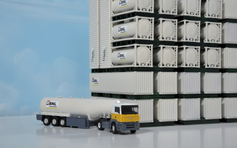 如何正确更换京瓷M5521CDN打印机的硒鼓？