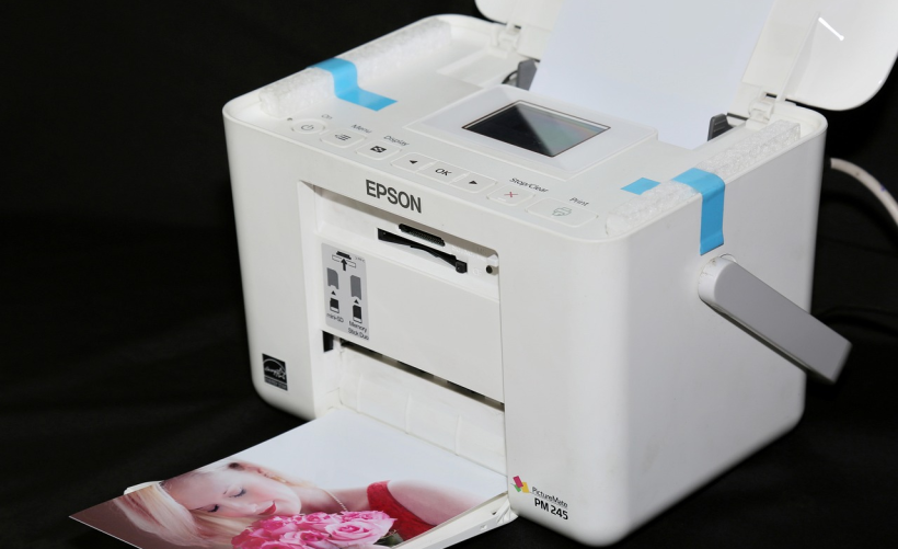 为什么京瓷P5018CDN打印出的照片底色会是黑色？