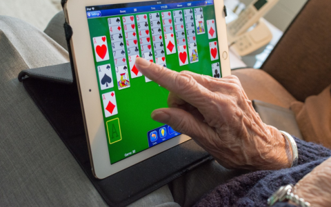 一个月内,内容分发网络(CDN)通常消耗多少千兆字节流量?