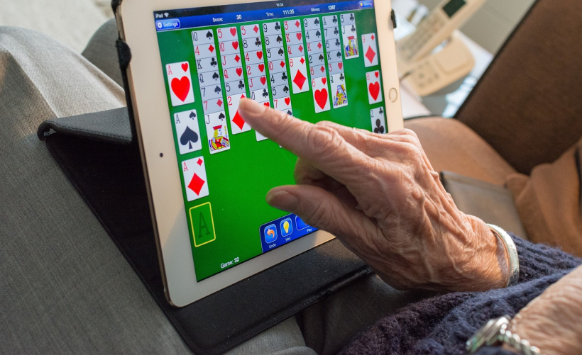 一个月内，内容分发网络（CDN）通常消耗多少千兆字节流量？