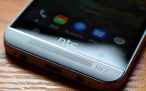 HTC M7手机无法充电，插上数据线也没反应怎么办？