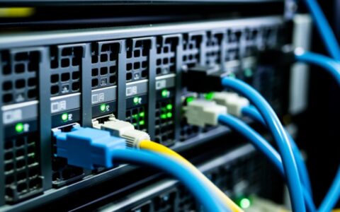 CentOS网络显示未连接，应该如何配置修复？