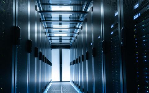 如何在CentOS 7系统上安装和配置KVM虚拟化？