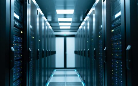 如何通过服务器资源盘点来优化成本与性能？