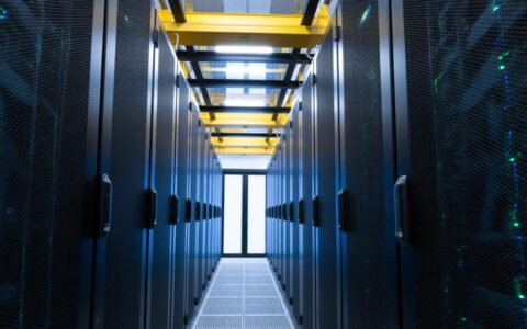 陕西存储服务器虚拟主机如何选？性价比与安全性哪个更重要？