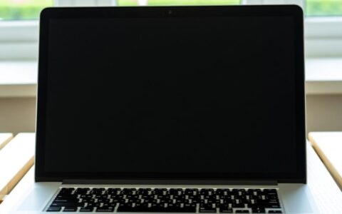 电脑黑屏后无法重启怎么办？