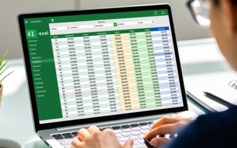 如何快速找出两个Excel表格中的重复数据？